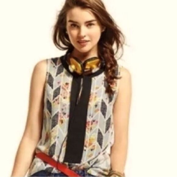 CAbi Grosgrain geometric, sleeveless top. - Picture 1 of 5